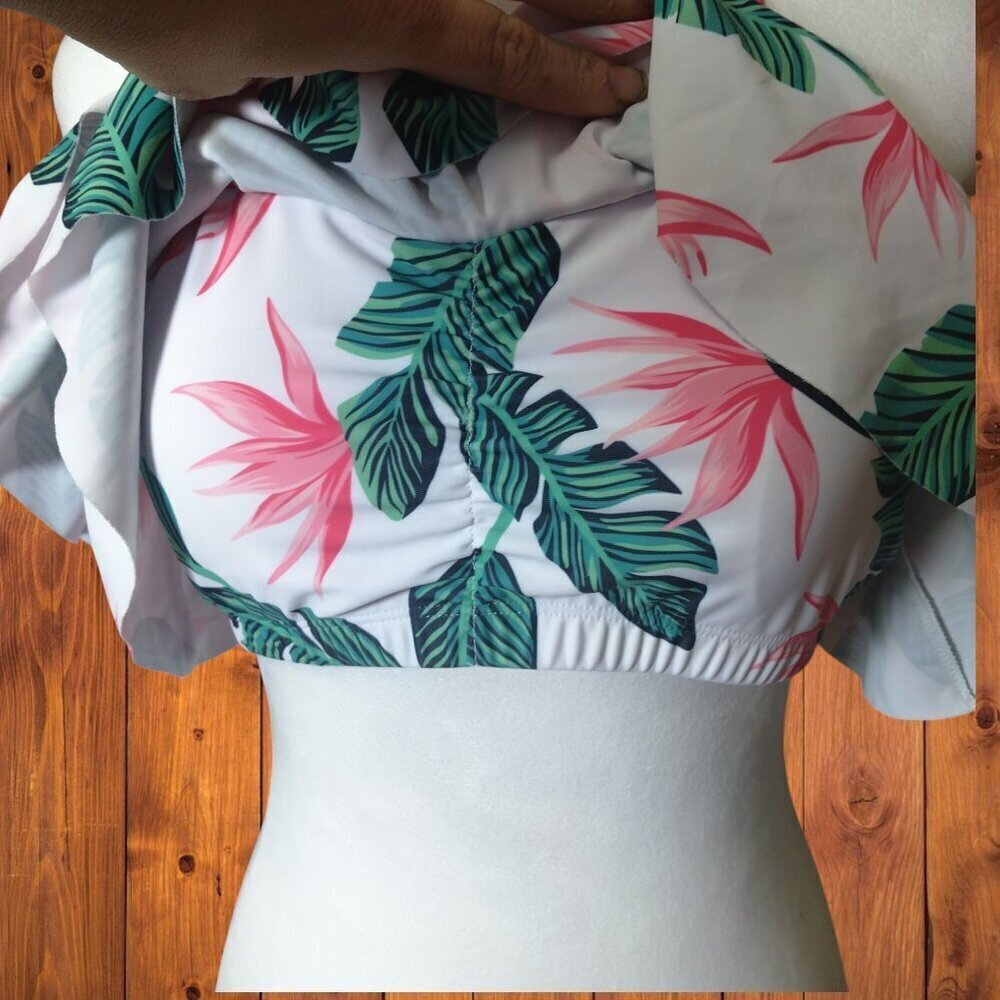 Heat Move Floral Tropical Flouncy Bikini Halter Top Tie Back Size Large Beach - Picture 2 of 4